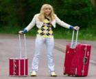 Майли Стюарт / Ханна Монтана (Майли Сайрус) с багажом в Теннеси